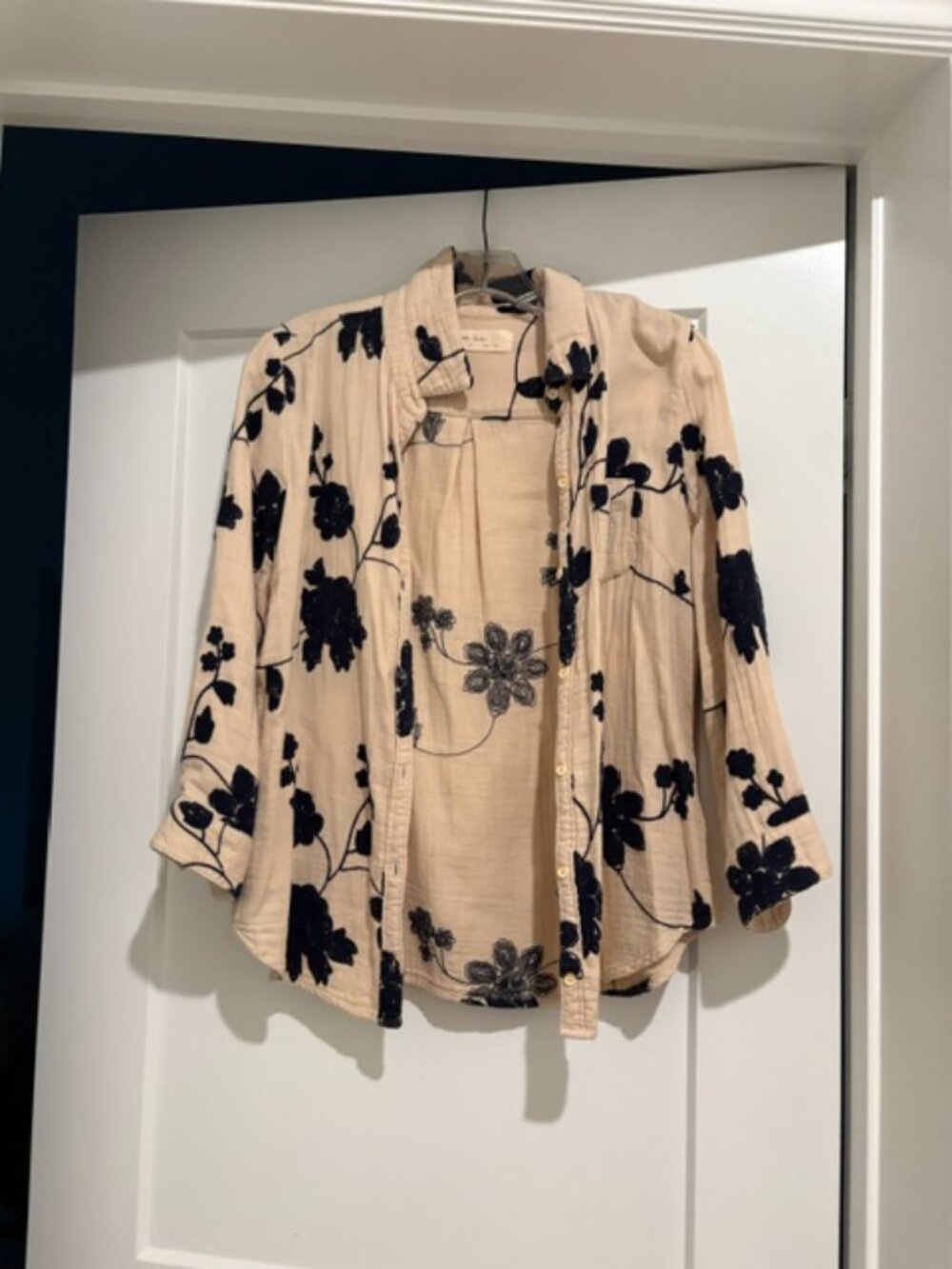 Anthropologie - Women's Cream w/ black design button up shirt (size small)